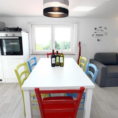 شقة Istrski Podezelski Apartmaji S Pogledom Na Morje Rota - Sea View Istrian Countryside Rota *